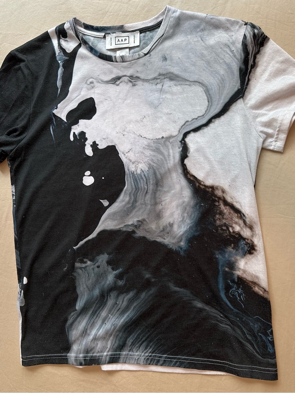 Men’s Black & White Marble-Print Short Sleeve Shirt